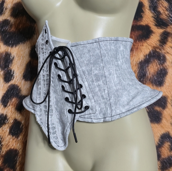 Spread The News Textured Belt - Picture 3 of 12